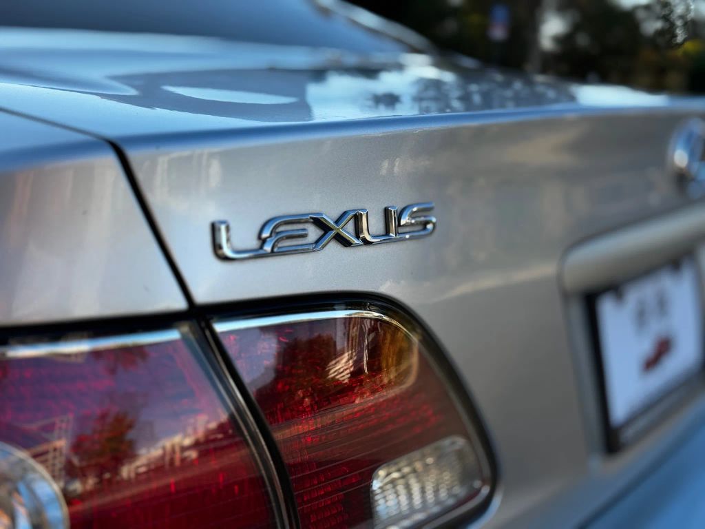 Used 2002 Lexus ES 300 Sedan - Silver - 200,868 Miles